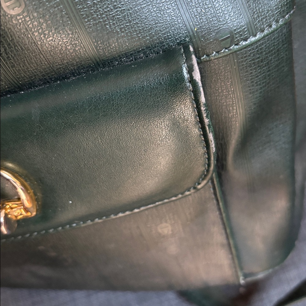 Etienne Aigner vintage hunter green bucket bag. - Picture 12 of 12